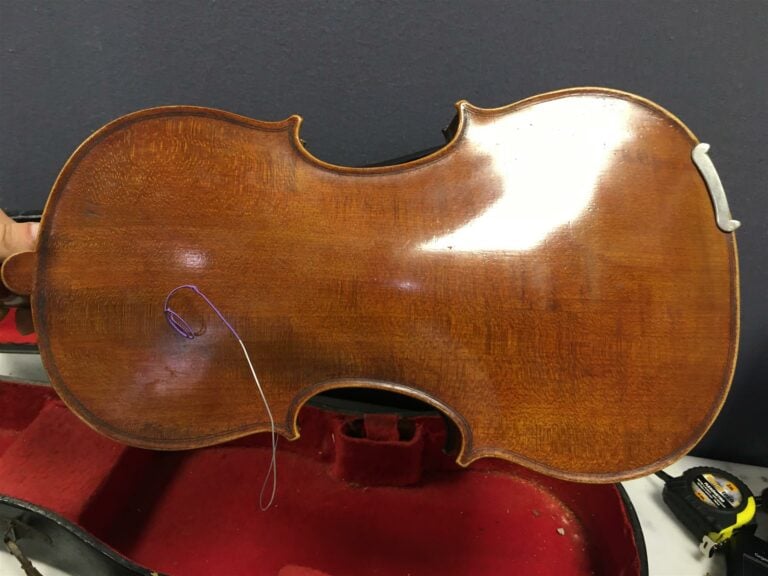 Violon 4/4, dans son étui, longueur au dos: 36 cm, dans son coffret. - Avec qua…