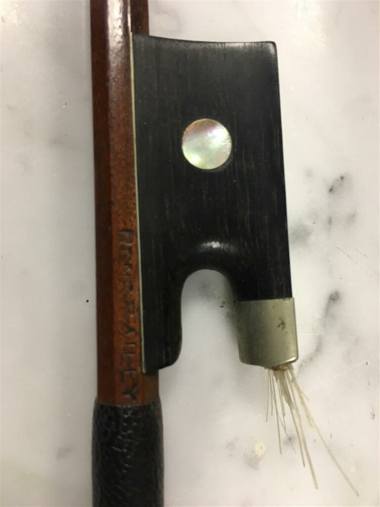 Violon 4/4, dans son étui, longueur au dos: 36 cm, dans son coffret. - Avec qua…