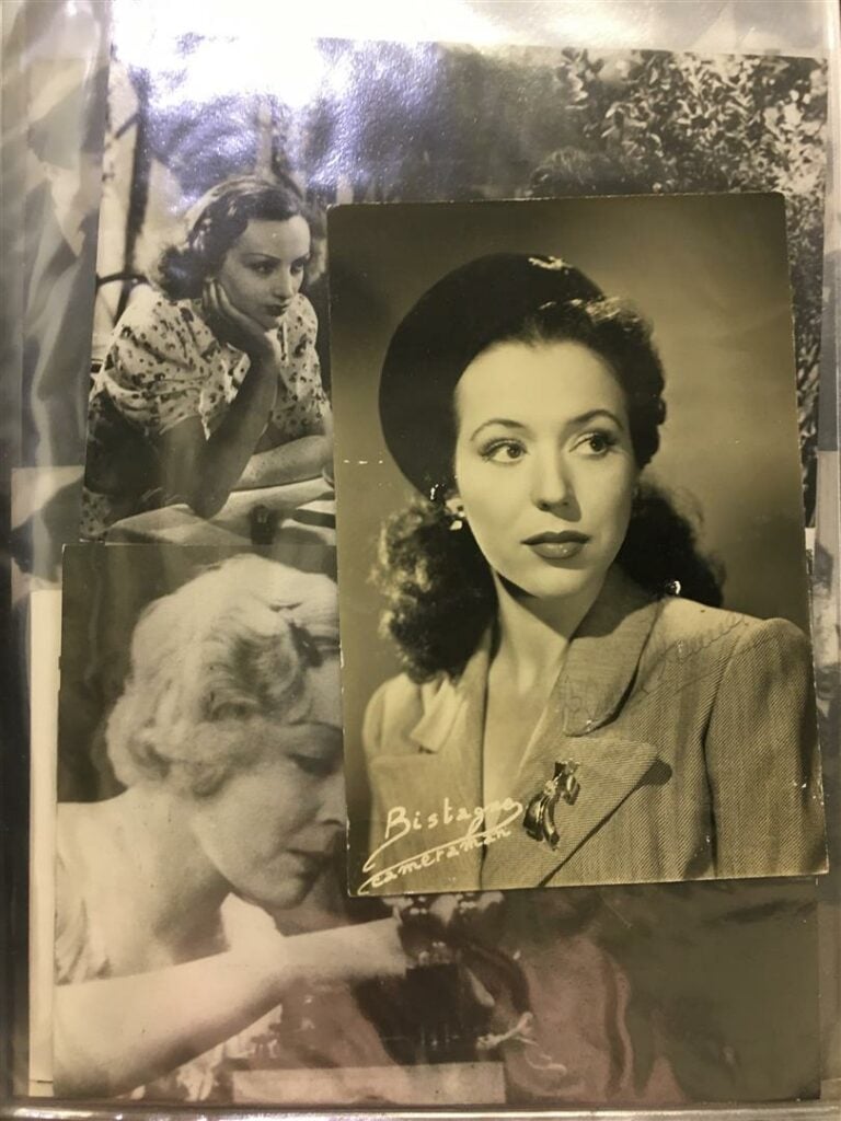 Classeur contenant d'anciennes photos, notamment de vedettes des années 50 à 70…
