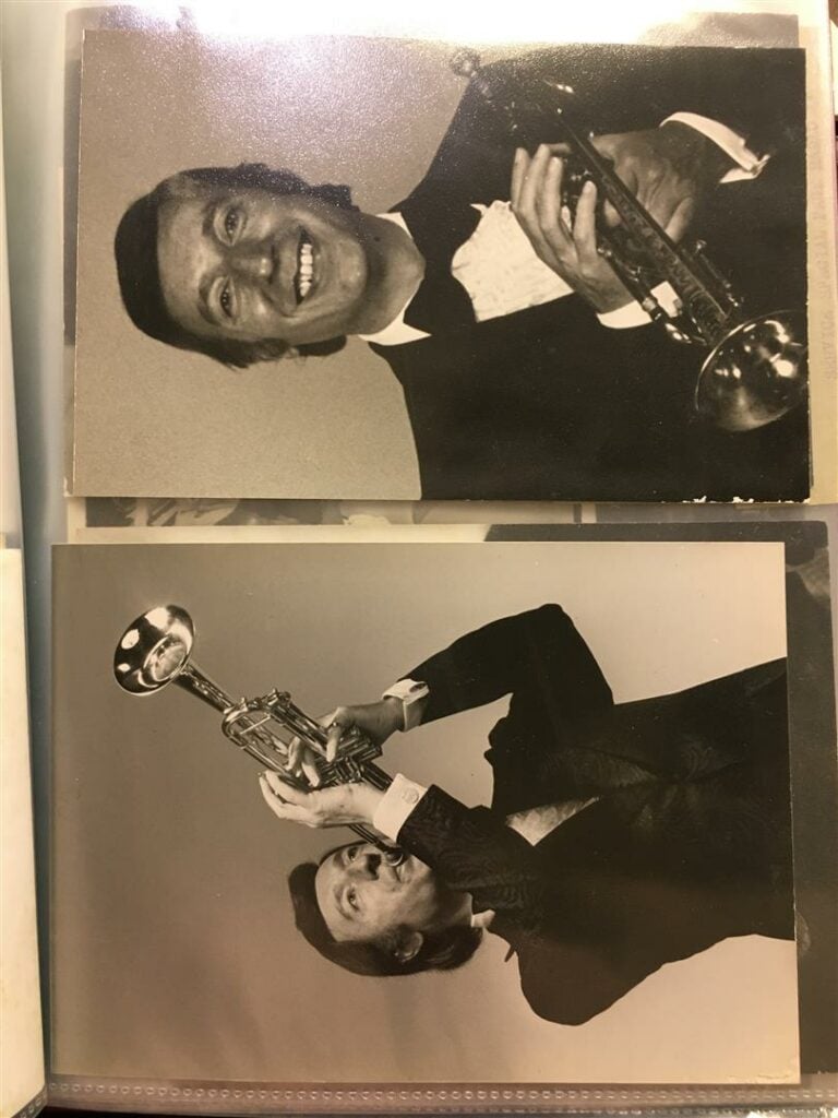 Classeur contenant d'anciennes photos, notamment de vedettes des années 50 à 70…