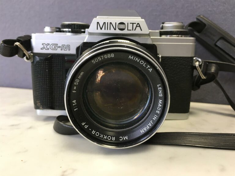Appareil photo MINOLTA XG-M, objectif MC ROKKOR 1:1,4/58 mm.