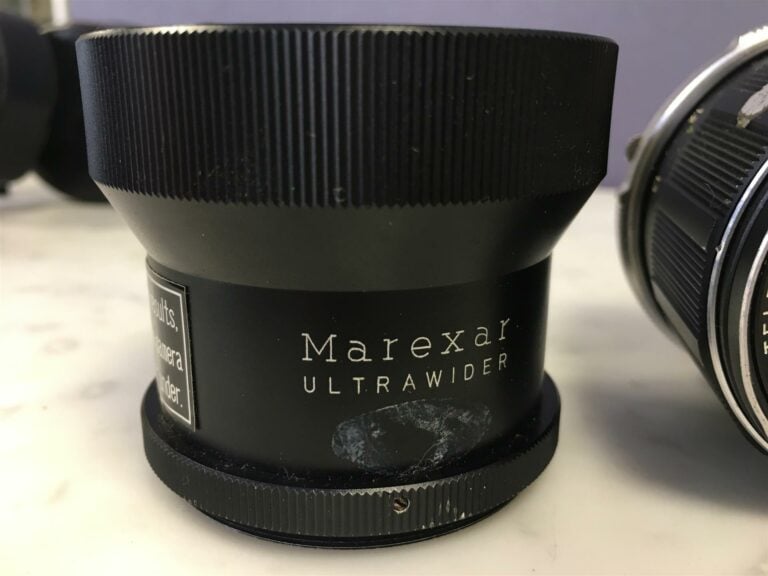 Lot d'objectifs comprenant une extension KOMURA, un objectif MINOLTA 1:3,5/100…