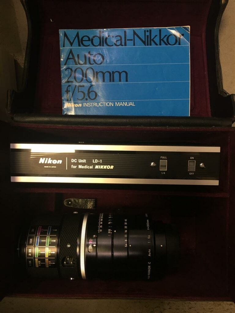 NIKON. - Objectif NIKKOR-Medical-C, 1:5,6, f=200mm. - Et DC Unit LD-1. - Dans s…