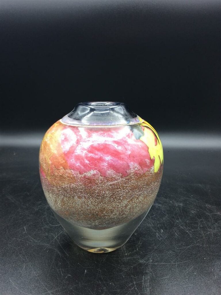 Jean-Claude NOVARO (1943-2015). - Vase ovoïde en verre intercalaire à inclusion…