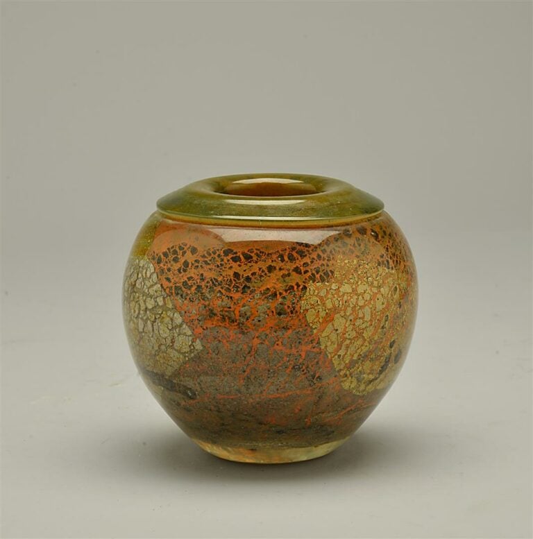 Jean-Claude NOVARO (1943-2015). - Vase de forme boule en verre intercalaire à i…