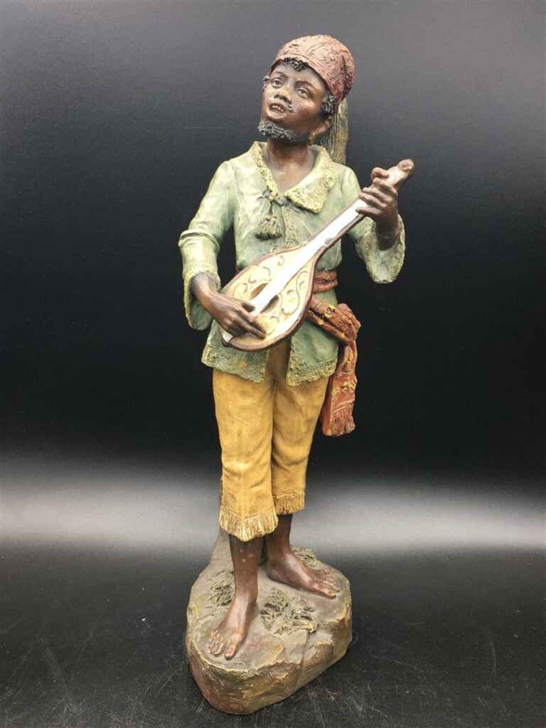 Dans le goût de GOLDSCHEIDER. - Joueur de luth maure - Statuette en plâtre à pa…