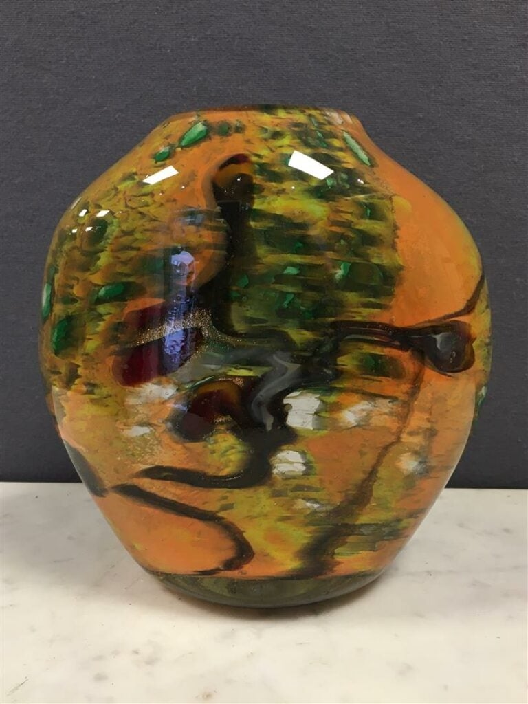 Georges CASTELLINO (XXème siècle). - Vase à panse aplatie en verre à inclusions…