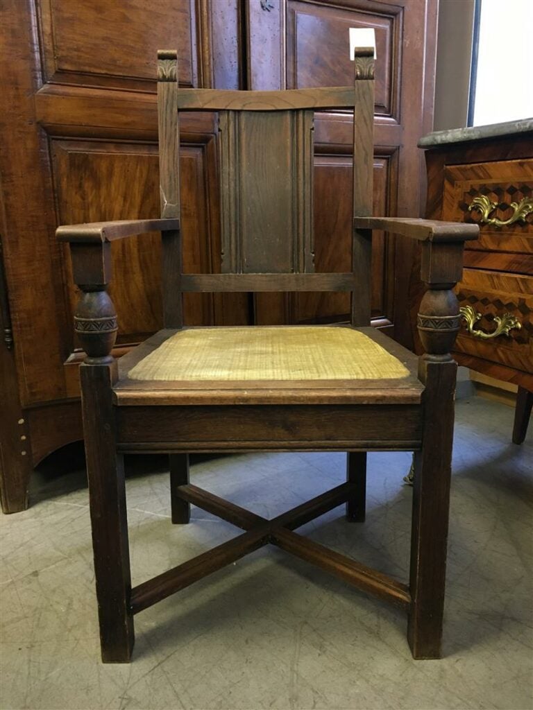 Fauteuil à bras en chêne, piètement à entoise en X, style Renaissance (usures e…