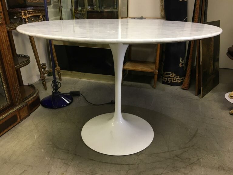 Eero SAARINEN pour KNOLL. - Table de salle à manger modèle "tulipe", piètement…