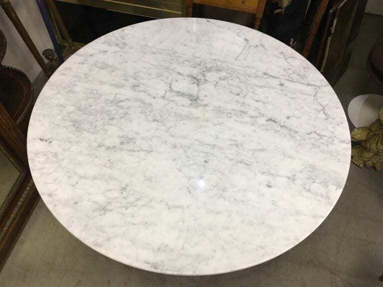 Eero SAARINEN pour KNOLL. - Table de salle à manger modèle "tulipe", piètement…