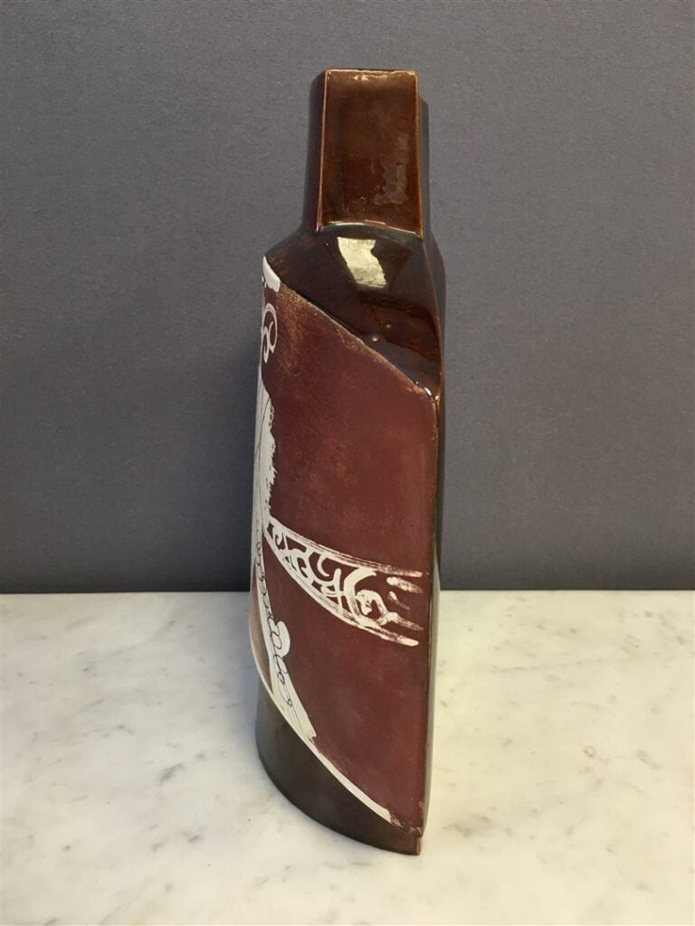Gilbert PORTANIER (né en 1926), potier à VALLAURIS. - Vase en céramique à profi…