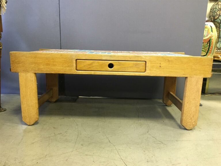 Robert GUILLERME & Guillaume CHAMBRON. - Table basse en chêne, modèle Auvergne,…