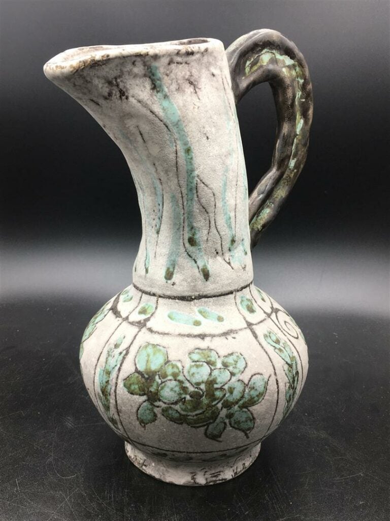 REGROUPE LOT 75 / J. MASSIER VALLAURIS. - Cruche en grès à décor de végétaux st…