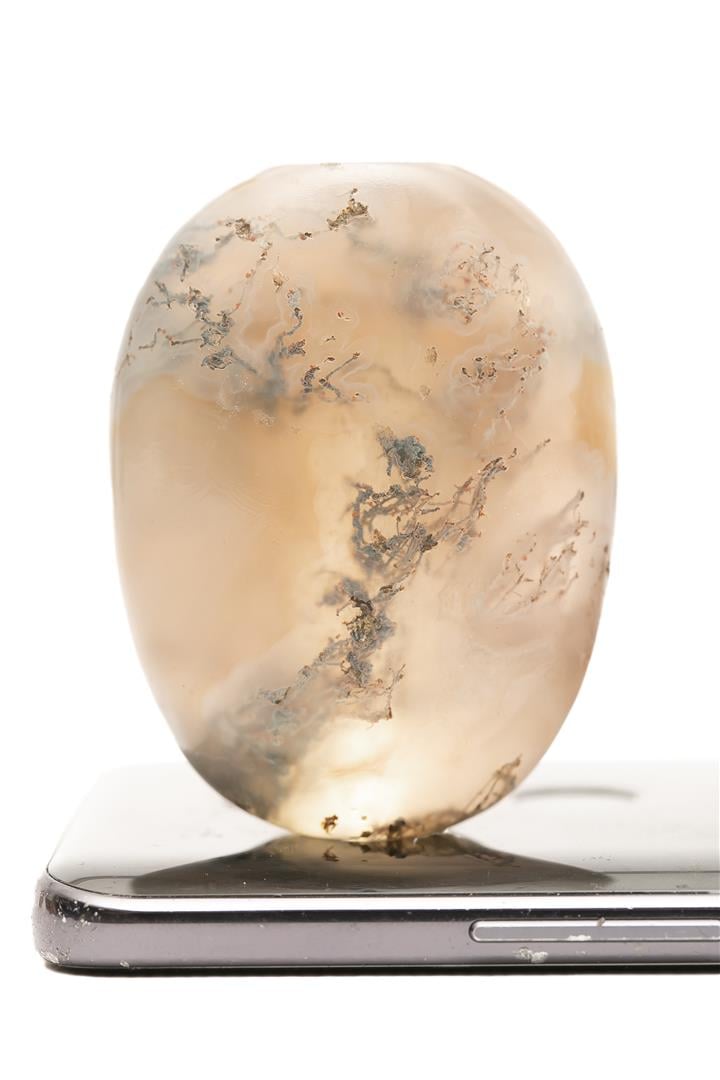 FLACON TABATIERE OVOIDE EN AGATE MOUSSE - Chine, Moderne - En forme de galet. B…