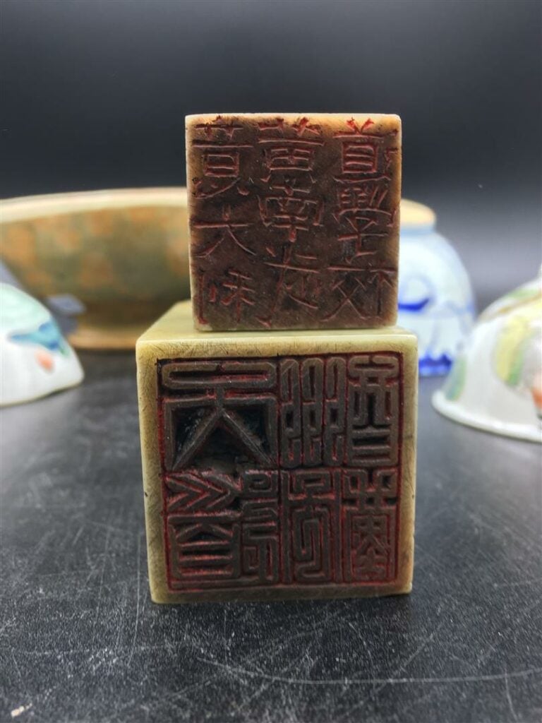 Lot de 10 bols et 2 cachets asiatiques - Décor de dragons, paysages et marques…
