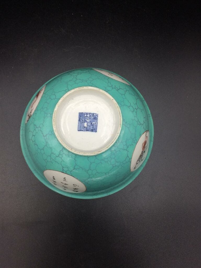 BOL EN PORCELAINE EMAILLEE A L'IMITATION DE LA TURQUOISE - Chine, XXe siècle -…