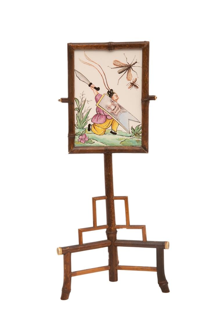 ECRAN DE TABLE EN PORCELAINE - Chine, Moderne et décoratif - Dans une monture d…