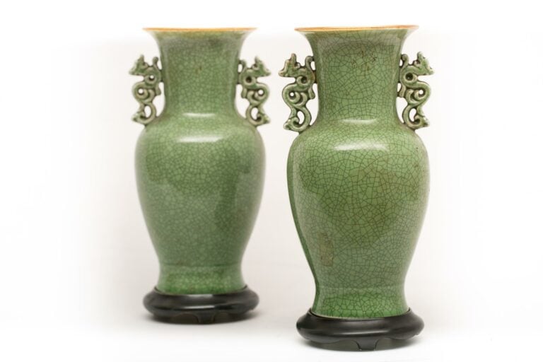 PAIRE DE VASES EN PORCELAINE EMAILLEE " LIME ", FENGWEIZUN - Chine, Modernes et…