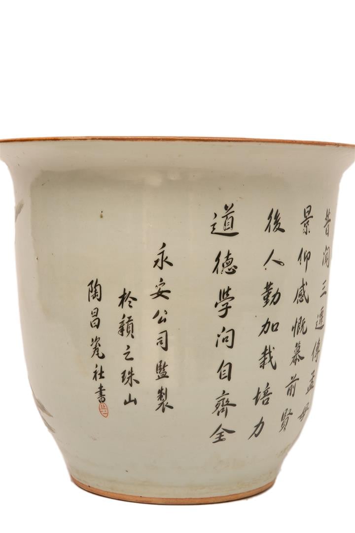 JARDINIERE CAMPANIFORME EN PORCELAINE A DECOR EMAILLE DE STYLE QIANJIANG - Chin…