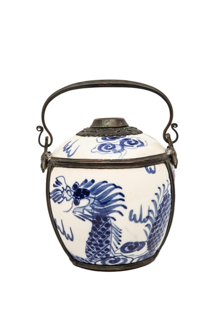 PIPE A EAU A OPIUM EN PORCELAINE BLEU BLANC - Chine ou Vietnam, XXe siècle - Mo…