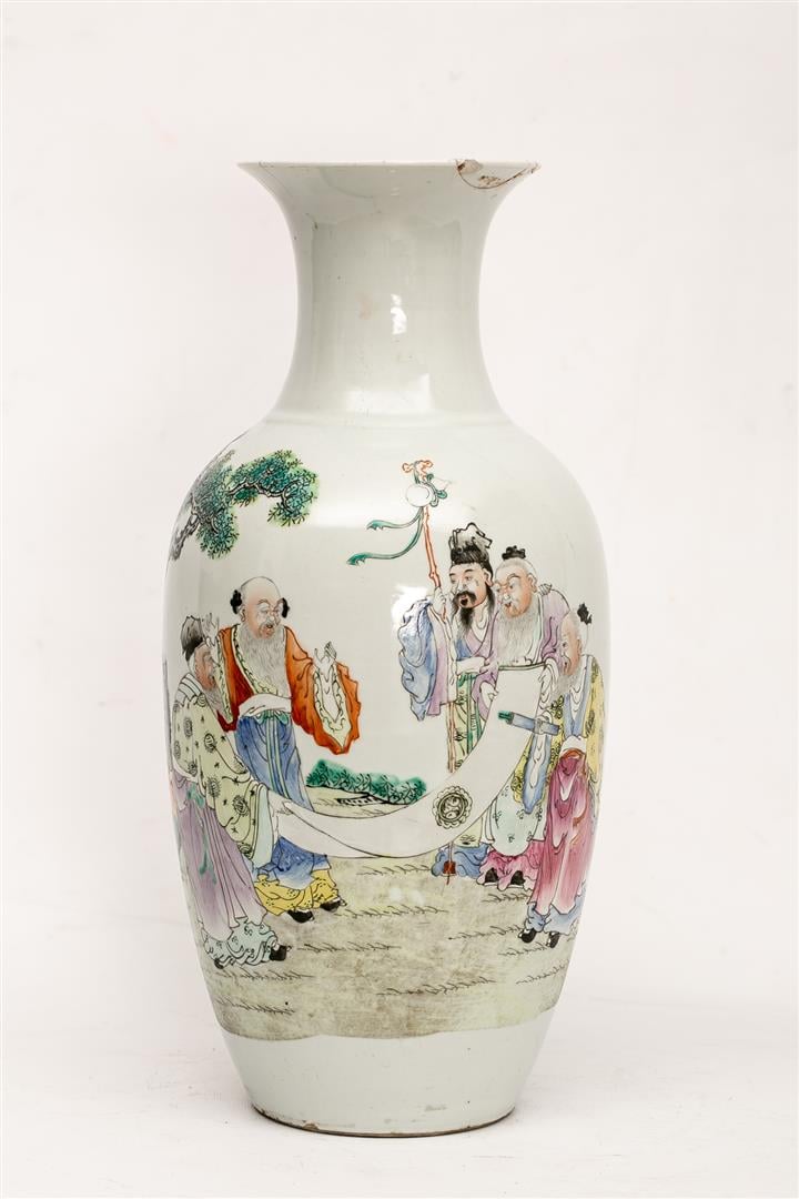 VASE EN PORCELAINE DE STYLE QIANJIANG, FENGWEIZUN - Chine, XXe siècle - De form…