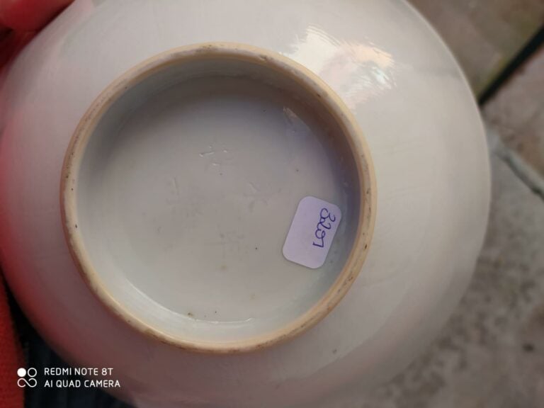 GRAND BOL EN PORCELAINE EMAILLEE BLANC - Chine - Conique et profond, il repose…