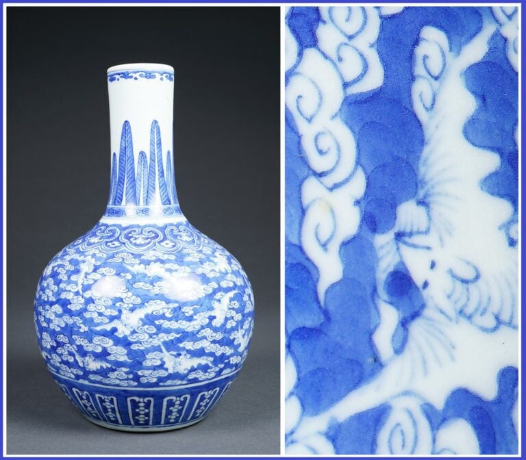 VASE EN FORME DE SPHERE CELESTE EN PORCELAINE BLEU BLANC AUX " CENT CHAUVES-SOU…