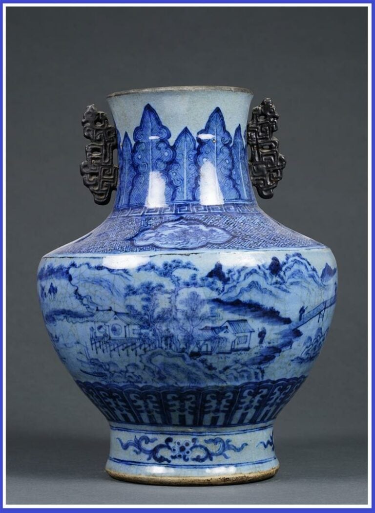 VAISELLE ARCHAISANTE EN PORCELAINE CRAQUELEE DE TYPE NANKIN - Chine, Epoque XXe…