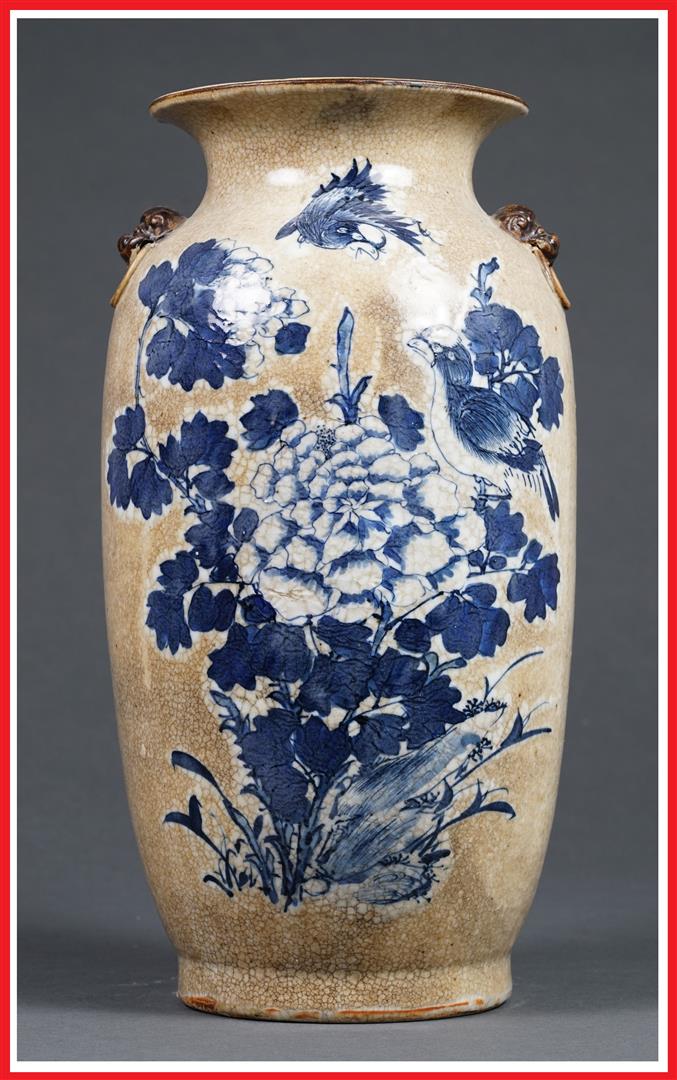 VASE ROULEAU EN GRES PORCELAINEUX DE NANKIN / NANKING - Chine, Epoque XIXe-XXe…