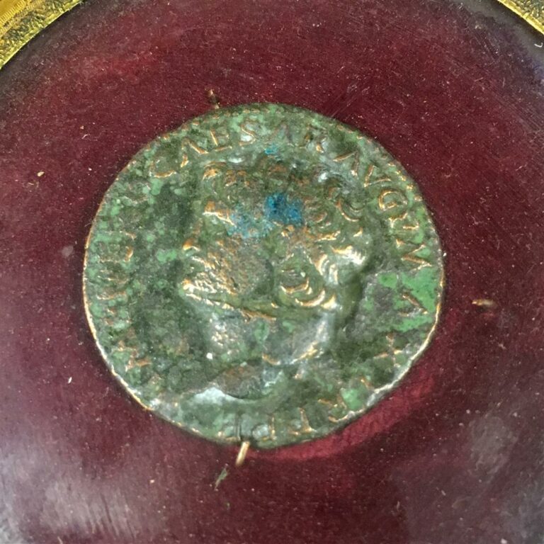 Pièce de monnaie antique en bronze, NERON (54-68). R/Victoire marchant à g. C.…