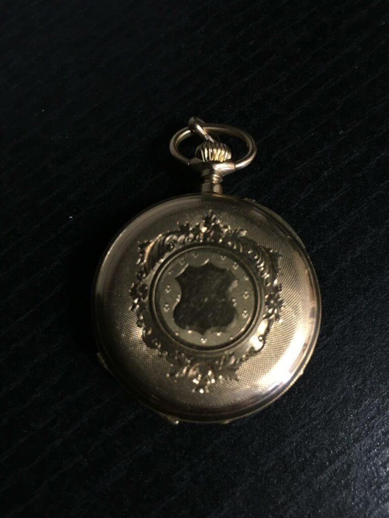 Montre de col en or 750 millièmes, fonctionne (révision d'usage à prévoir). - P…