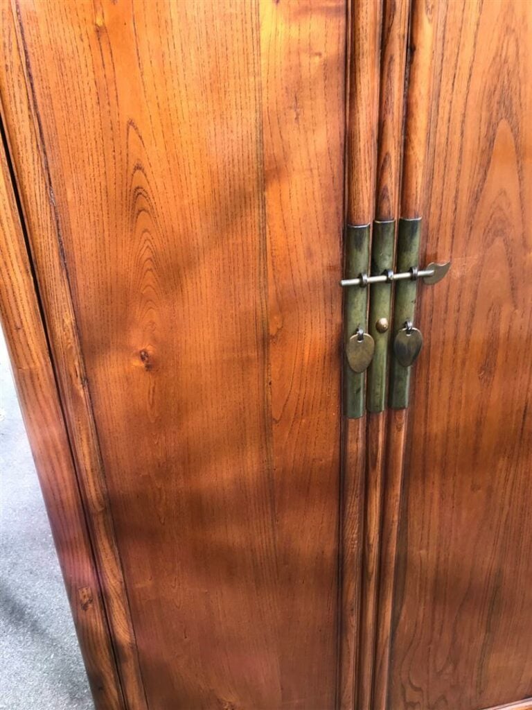 ARMOIRE CHINOISE PROBABLEMENT EN ORME / HUALIA, FANGJIAO GUI - Chine, Epoque XX…
