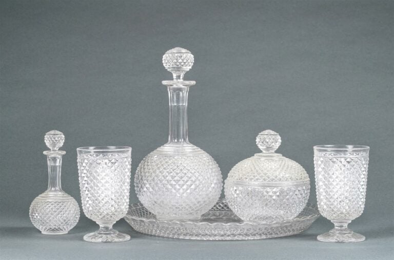 BACCARAT. - Service tête à tête en cristal à bossage en pointe de diamant, comp…