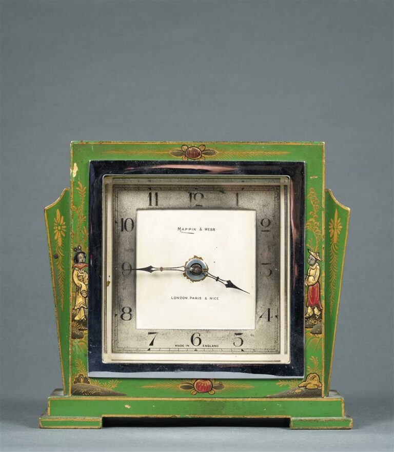 MAPPIN & WEBB. - Pendulette de bureau de forme carrée, à décor en bois peint de…