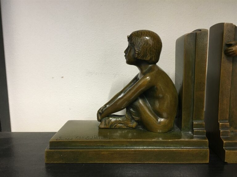 Paul SILVESTRE (1884-1976). - Paire de serre-livres aux faunes - Deux sculpture…
