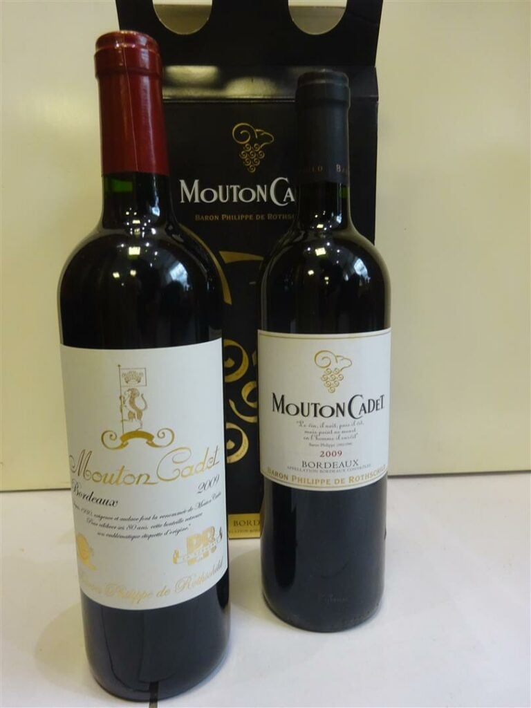 2 bouteilles, coffret, MOUTON CADET, 2009