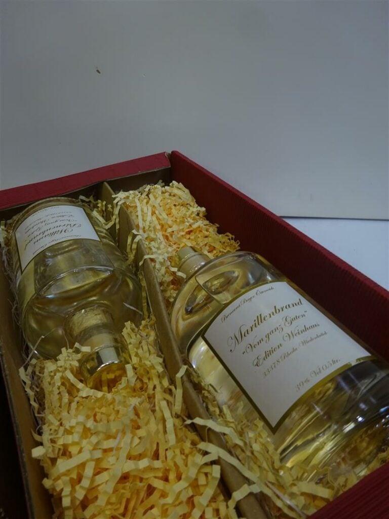 Coffret de DEUX FLACONS EAU DE VIE ABRICOT ET POIR WILL., 50CL