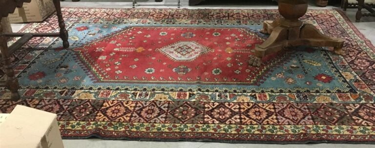 Grand tapis en laine du Maroc (accident) - Environ 2,60 x 3,40 m.