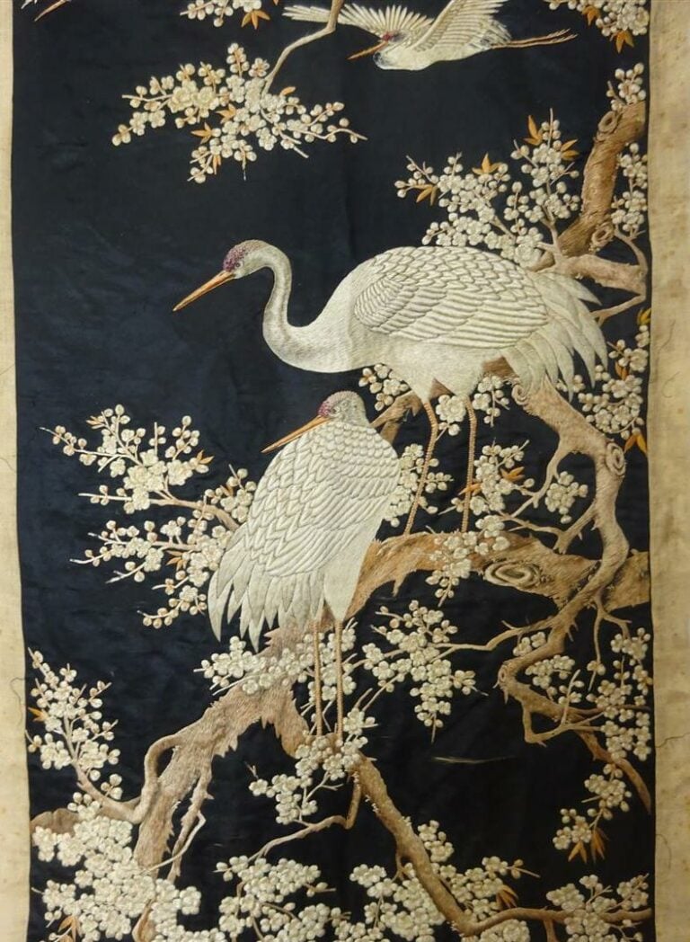 LOT DE DEUX (2) PANNEAUX DE SOIE BRODEE - Chine, Epoque XXe siècle - Tous deux…