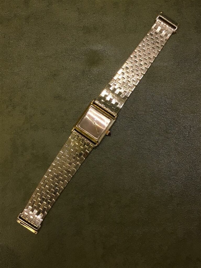 BOUCHERON - OMEGA - BRACELET MONTRE carrée de dame en or jaune (750 millièmes).…