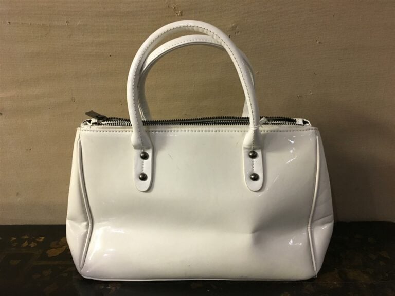 Sac blanc CHRISTIAN LACROIX. - On y joint un sac CELINE.