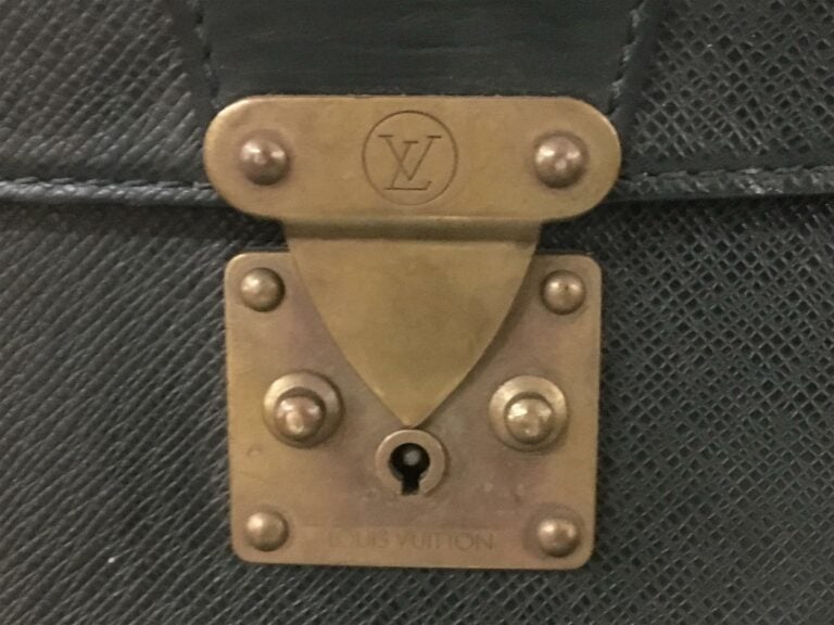 LOUIS VUITTON. - Cartable d'homme modèle Conseiller 41 cm en toile enduite vert…
