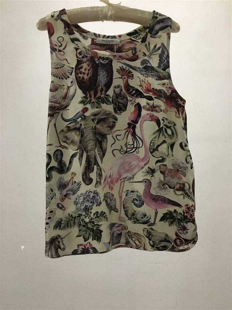 VALENTINO. - Ensemble débardeur et top en soie écrue à motif imprimé d'animaux.…