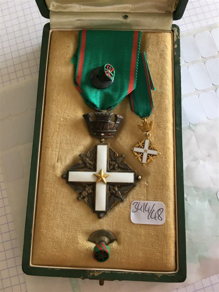 Ordre du Mérite de la République Italienne, Médaille avec son ruban, sa rosette…