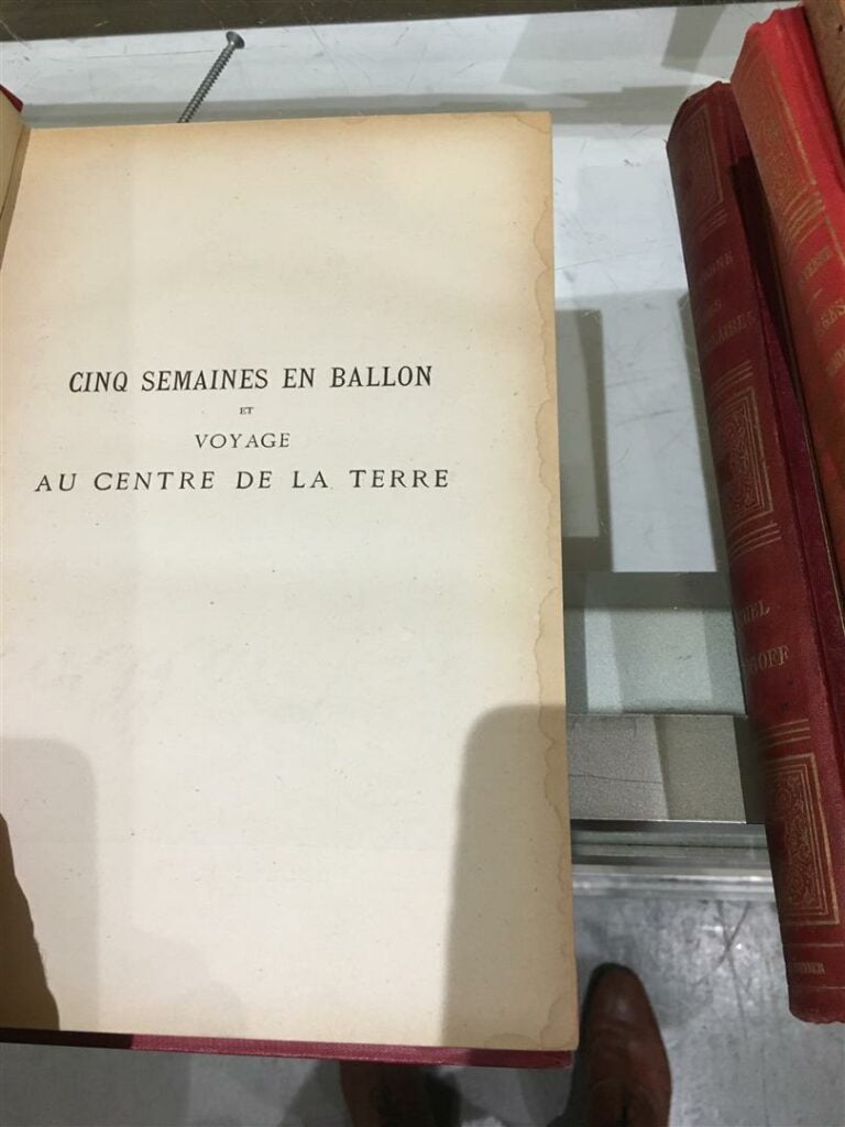 Jules Verne. Cinq semaines en ballon / Voyage au centre de la terre. Ill. deRIO…