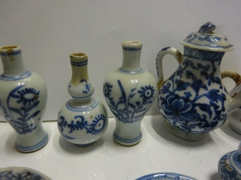 ACCUMULATION DE VINGT-ET-UNE (21) PORCELAINES DE LA COMPAGNIE DES INDES - Chine…