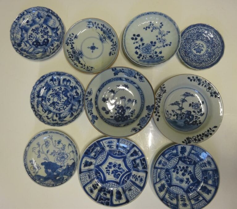 ACCUMULATION DE ONZE (11) COUPES EN PORCELAINE BLEU BLANC - Chine, Dynastie Qin…
