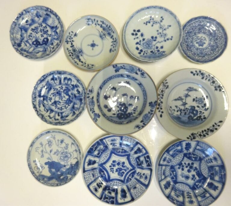 ACCUMULATION DE ONZE (11) COUPES EN PORCELAINE BLEU BLANC - Chine, Dynastie Qin…