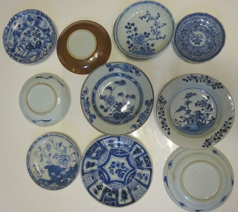 ACCUMULATION DE ONZE (11) COUPES EN PORCELAINE BLEU BLANC - Chine, Dynastie Qin…