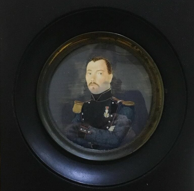 Miniature sur ivoire représentant un portrait d'officier à la légion d'honneur,…